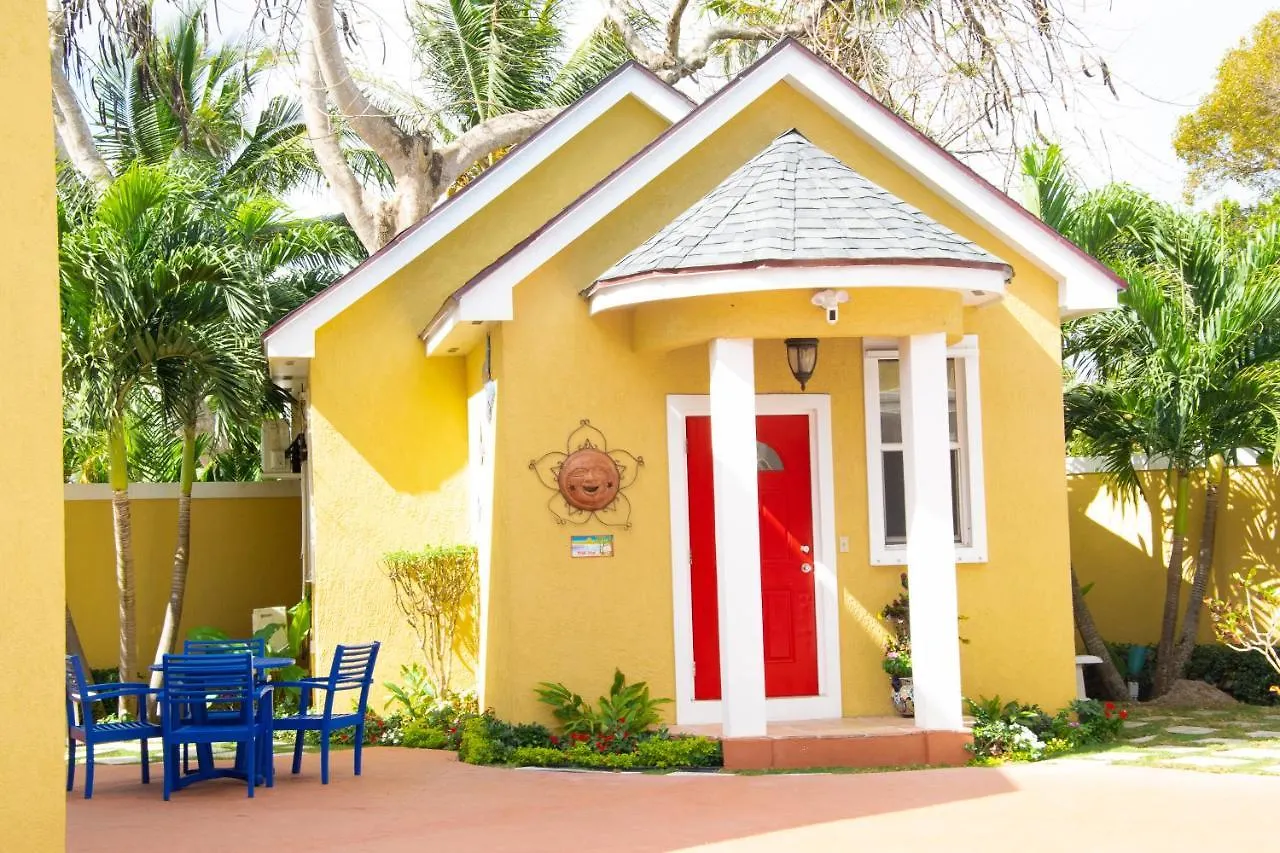 Brownstone Guesthouses Nassau Apartment