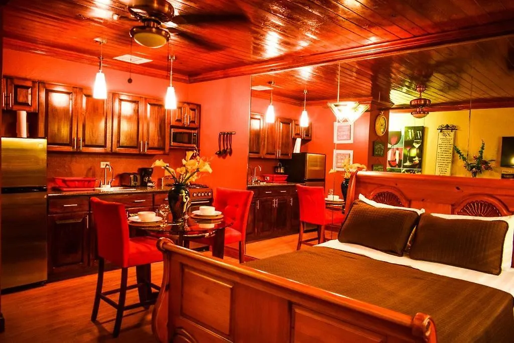 Brownstone Guesthouses Nassau Apartment