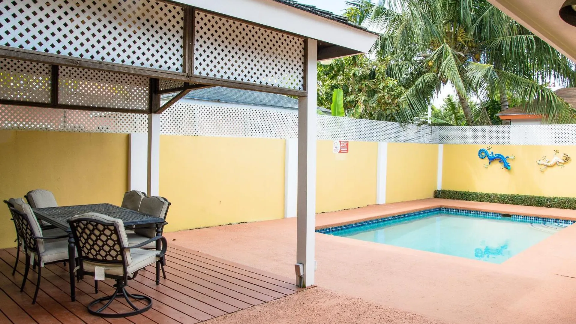 Brownstone Guesthouses Nassau