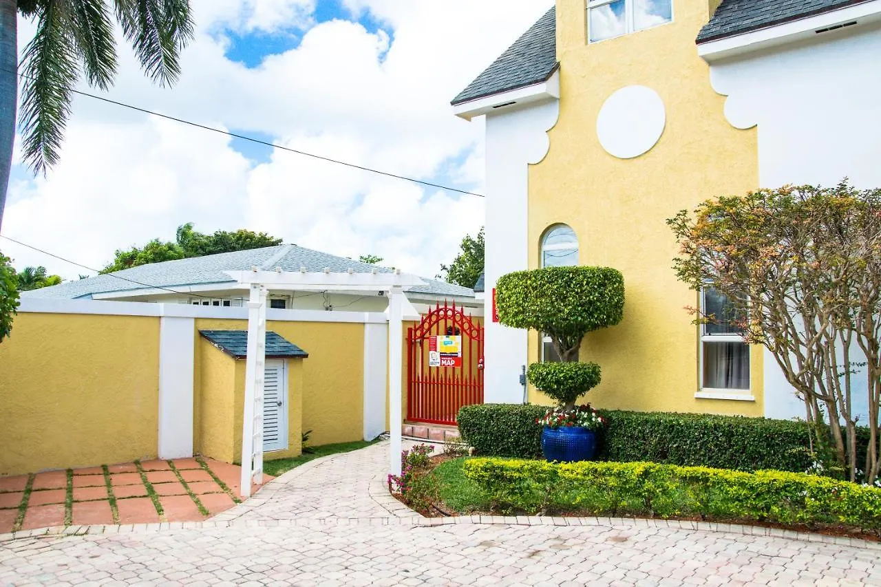 Brownstone Guesthouses Nassau Bahamas