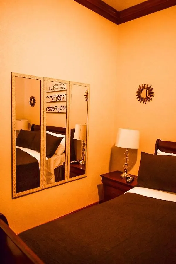 Brownstone Guesthouses Nassau Apartment