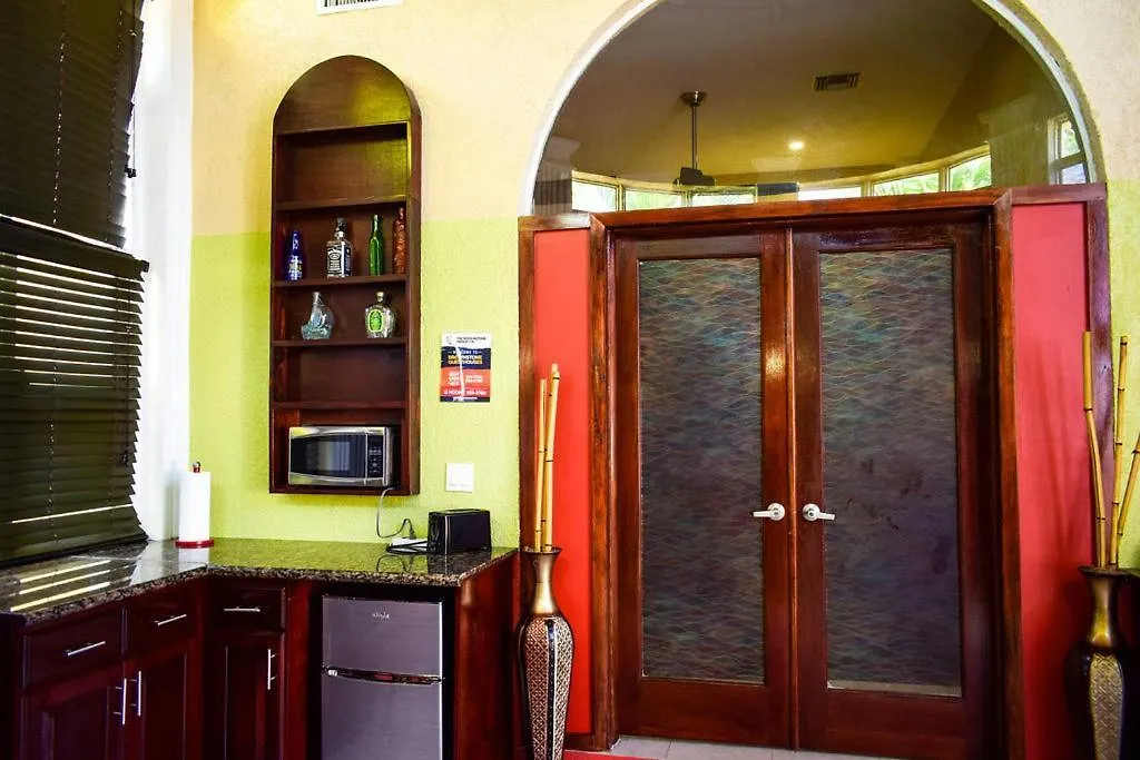 Brownstone Guesthouses Nassau 0*,
