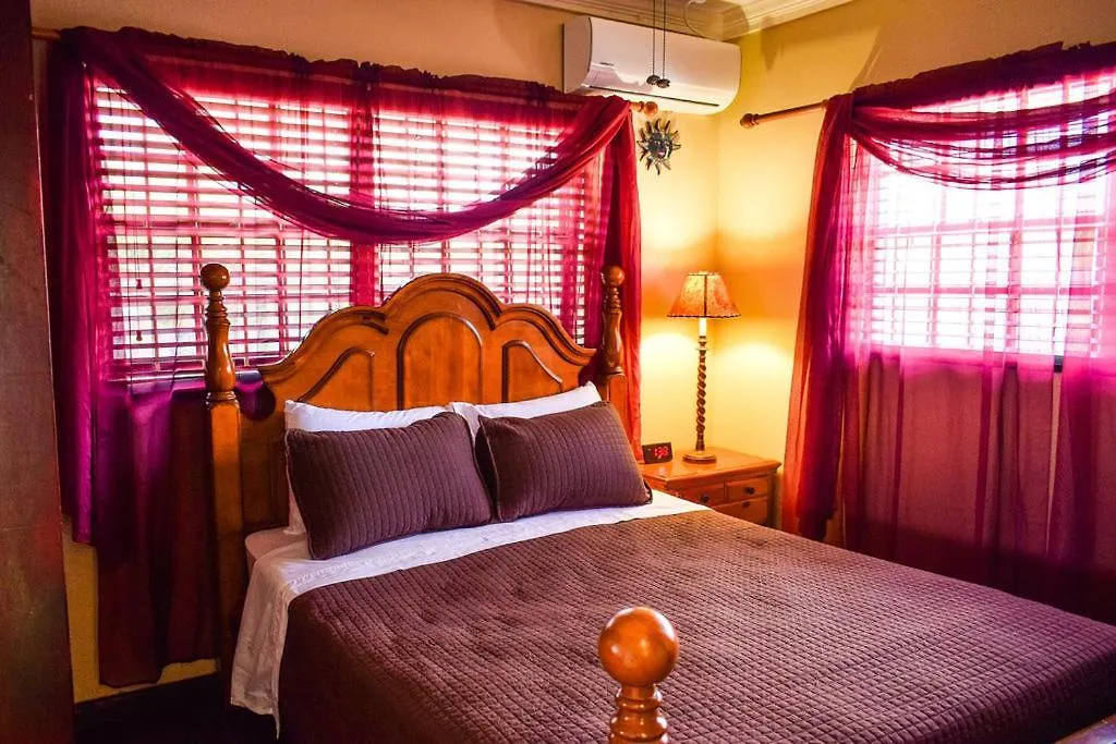 Apartment Brownstone Guesthouses Nassau