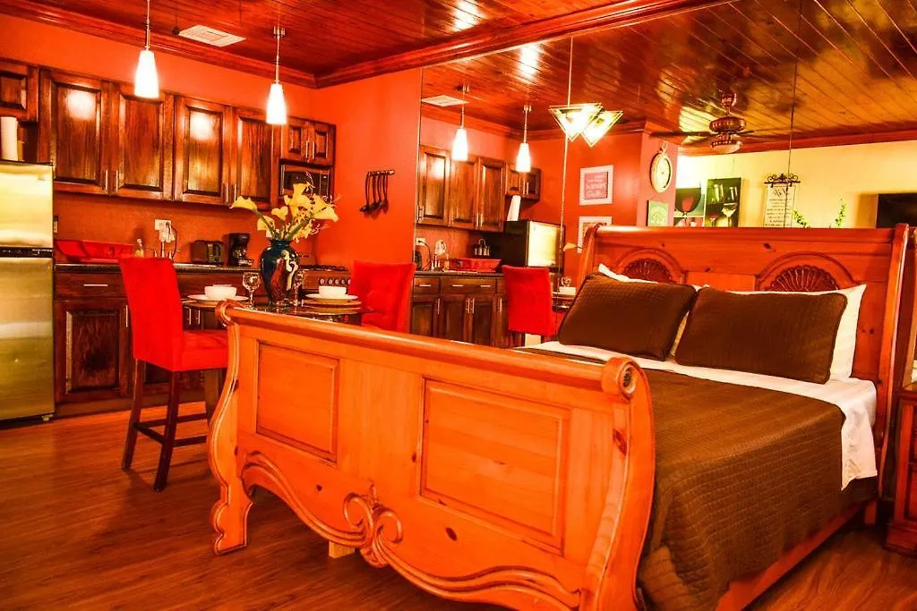 Brownstone Guesthouses Nassau Apartment