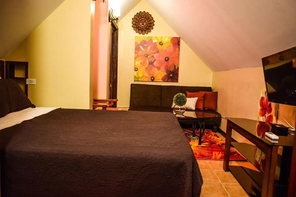 Brownstone Guesthouses Nassau Apartment