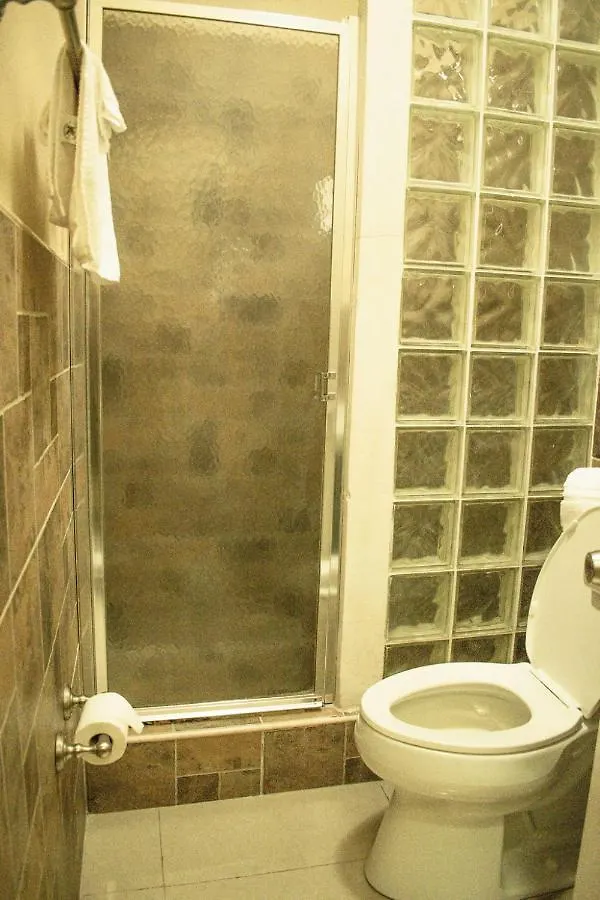 Brownstone Guesthouses Nassau Apartment