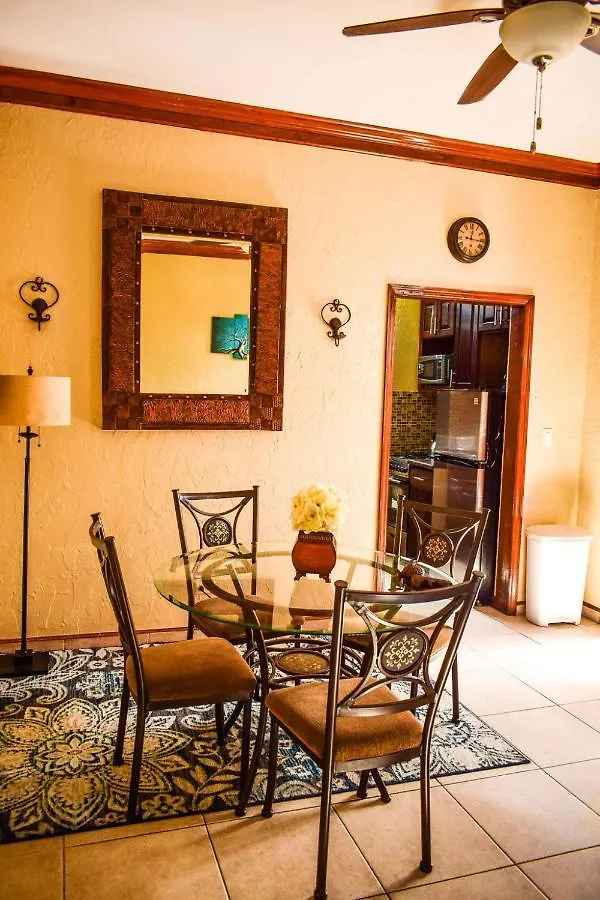 Apartment Brownstone Guesthouses Nassau