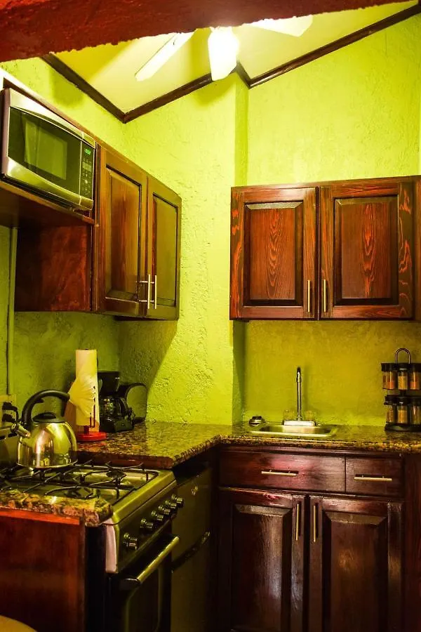 Brownstone Guesthouses Nassau Bahamas