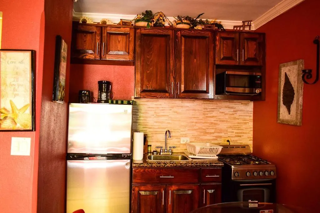Apartment Brownstone Guesthouses Nassau