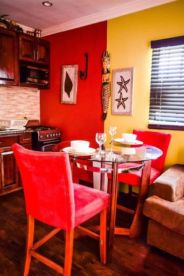 Apartment Brownstone Guesthouses Nassau