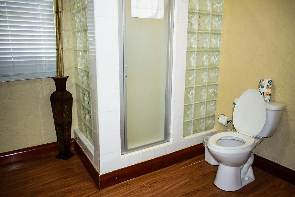 Brownstone Guesthouses Nassau 0*,