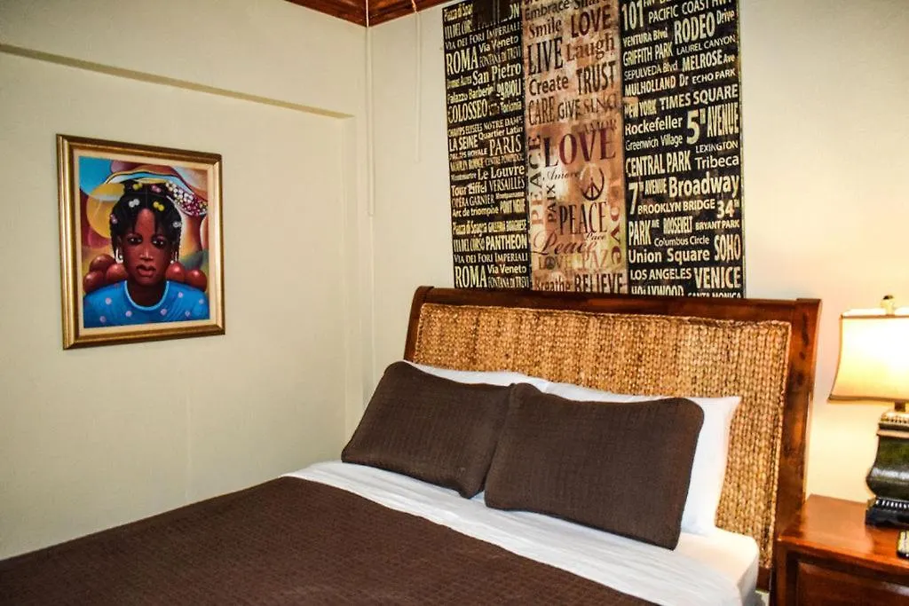 Brownstone Guesthouses Nassau