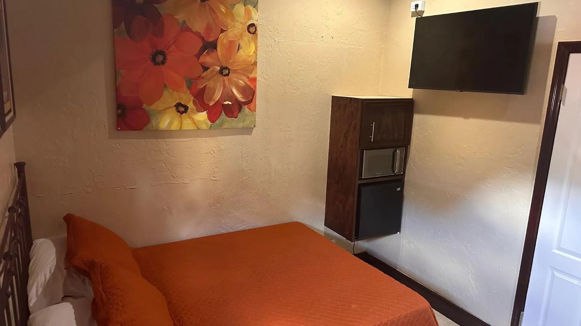 Brownstone Guesthouses Nassau 0*,