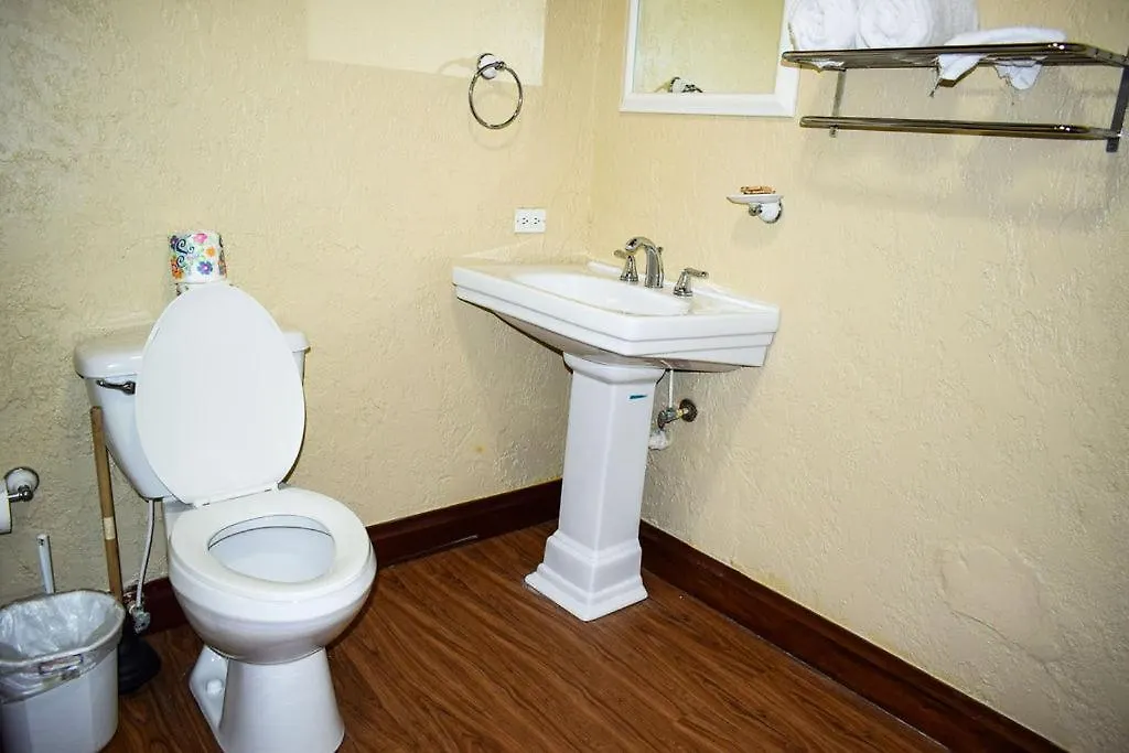 Brownstone Guesthouses Nassau
