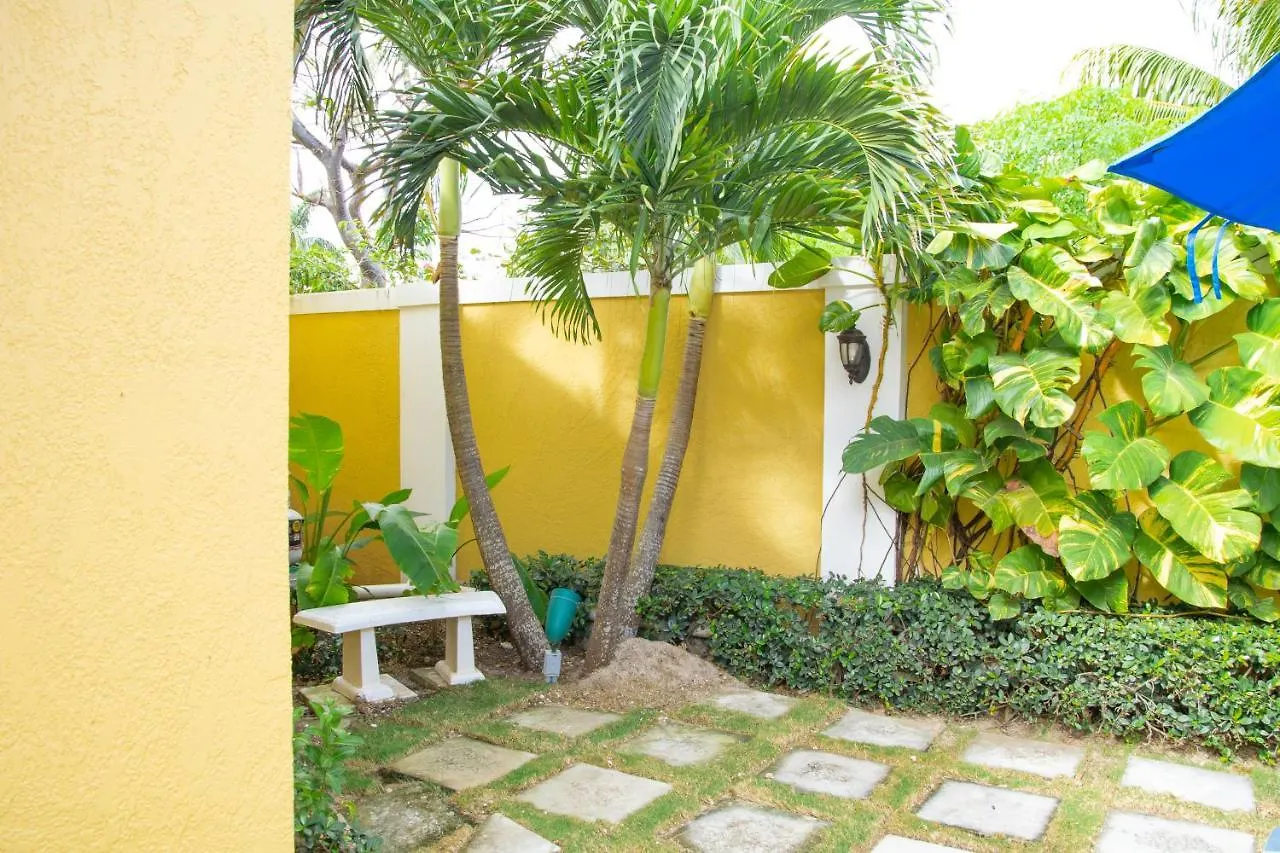 Brownstone Guesthouses Nassau Bahamas