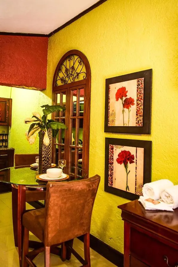 Brownstone Guesthouses Nassau Bahamas