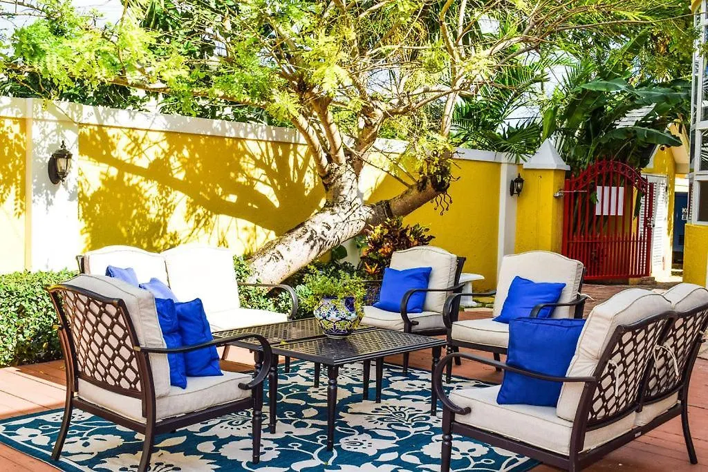 Brownstone Guesthouses Nassau