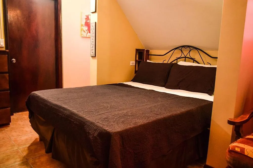 Apartment Brownstone Guesthouses Nassau