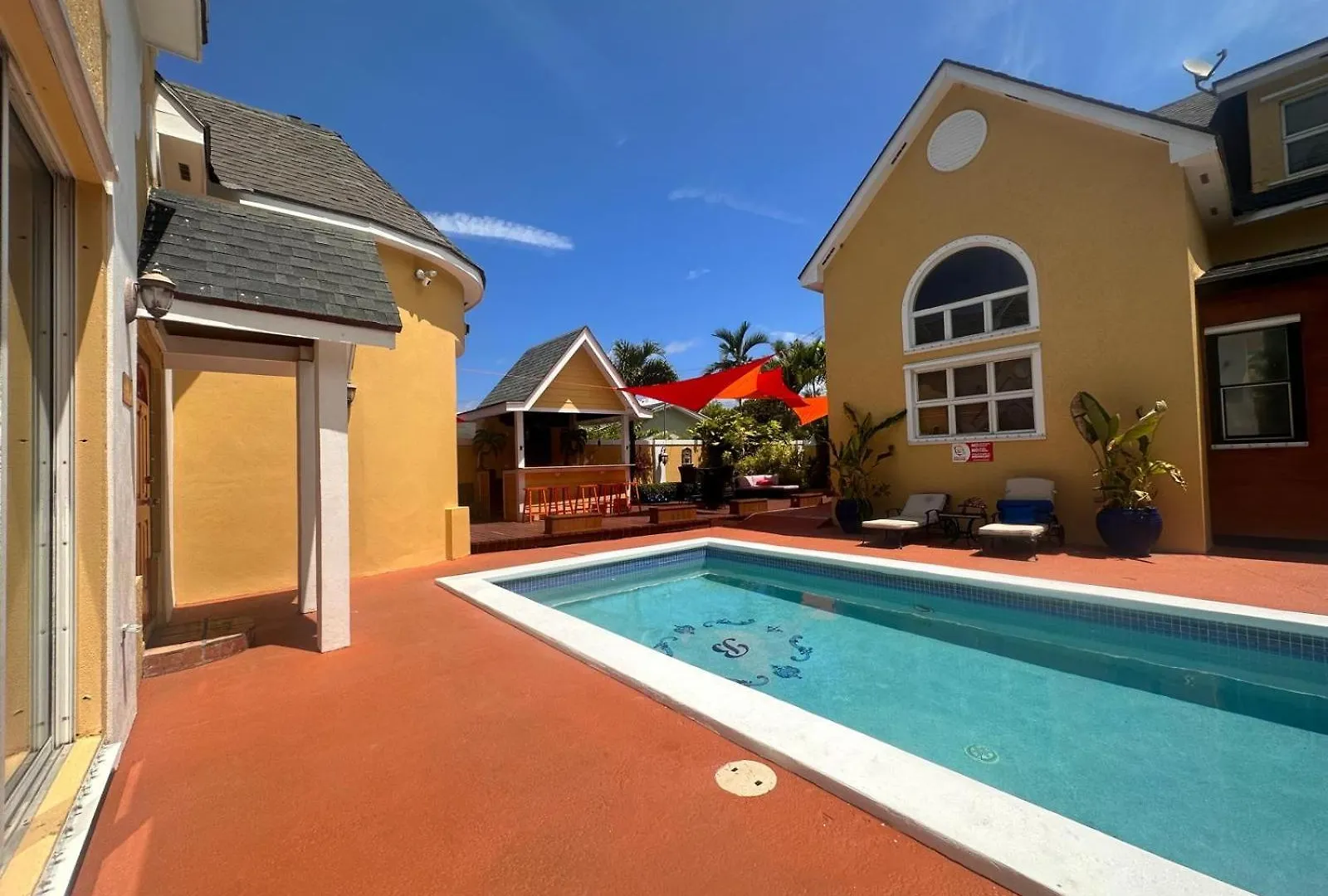 Brownstone Guesthouses Nassau Bahamas